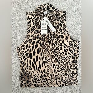 Bar III Cheetah print cropped turtle neck top 
Size Small
NWT